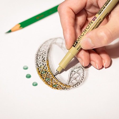Technical drawing of a bracelet, beside stones to be set